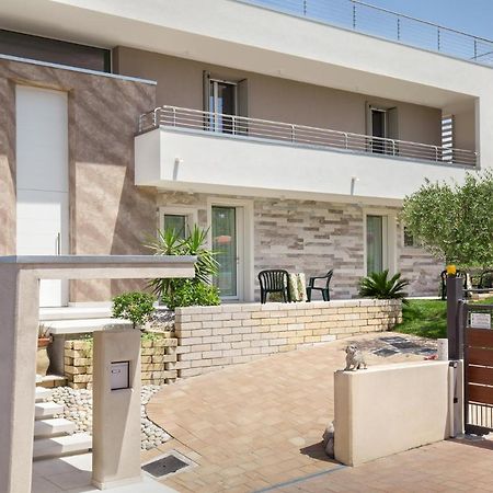 Villa Aurora-Holiday Home Apt 1 巴多利诺 外观 照片