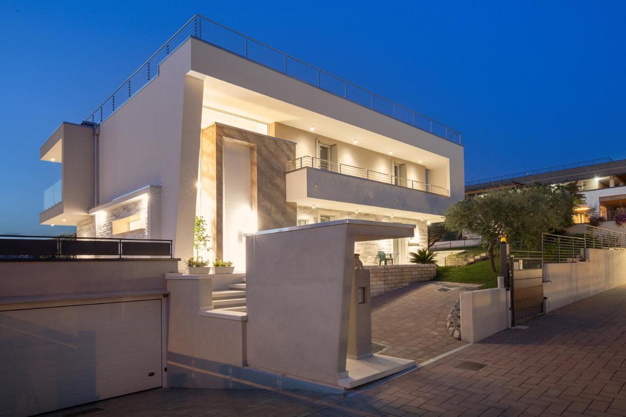 Villa Aurora-Holiday Home Apt 1 巴多利诺 外观 照片